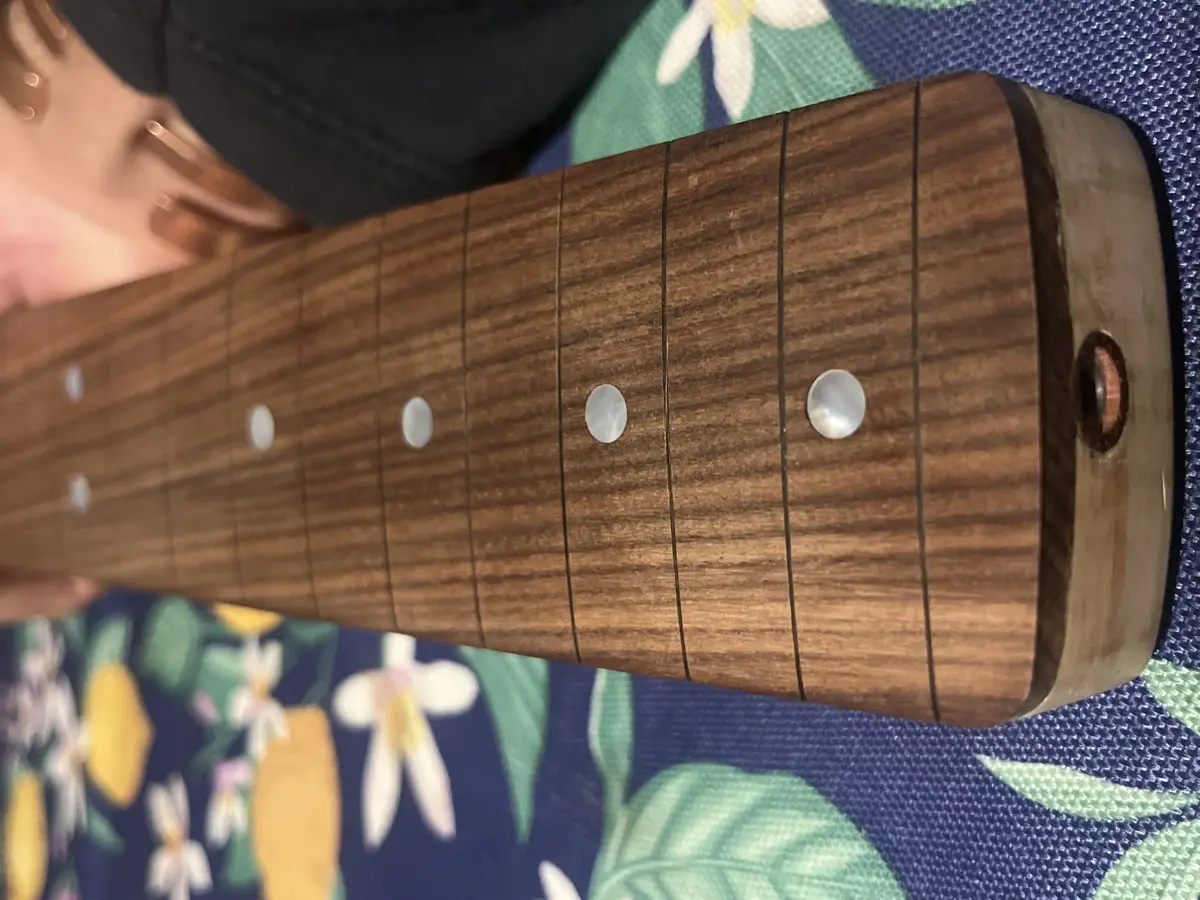 Fabrication guitare électrique gaucher — France